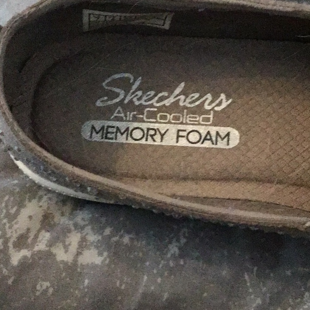 EUC SKECHERS AIR-COOLED MEMORY FOAM SNEAKERS SZ7 W/RHINESTONE ON OUTSIDE,TAUPE. - Picture 5 of 8